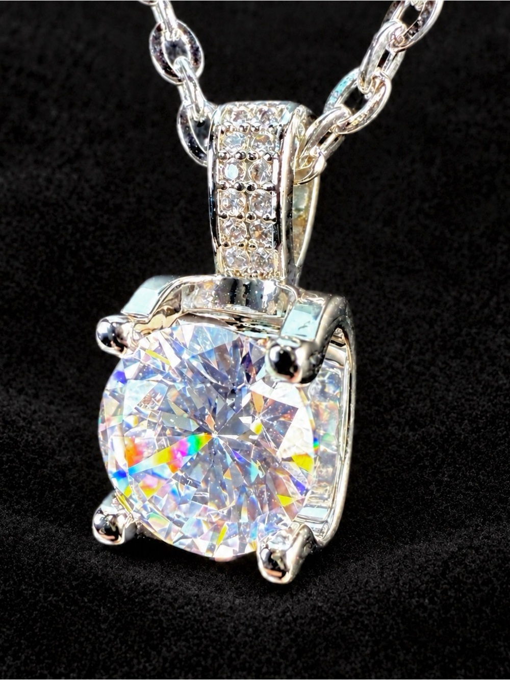 Gorgeous, silvertone, bling large solitaire stone pendant with chain necklace
